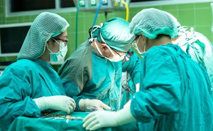 How long a person is hospitalized in case of appendix operation?