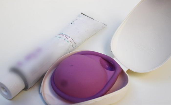 Should a spermicidal cream be used along with diaphragm?