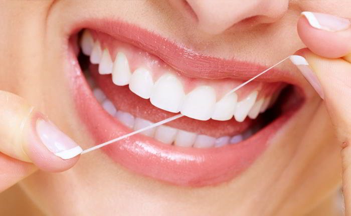 What is the colour of the healthy gums?