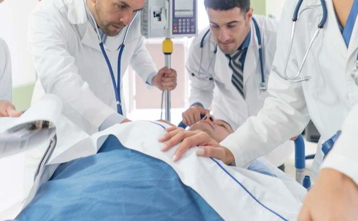Will the doctor examine me as soon as I am admitted?
